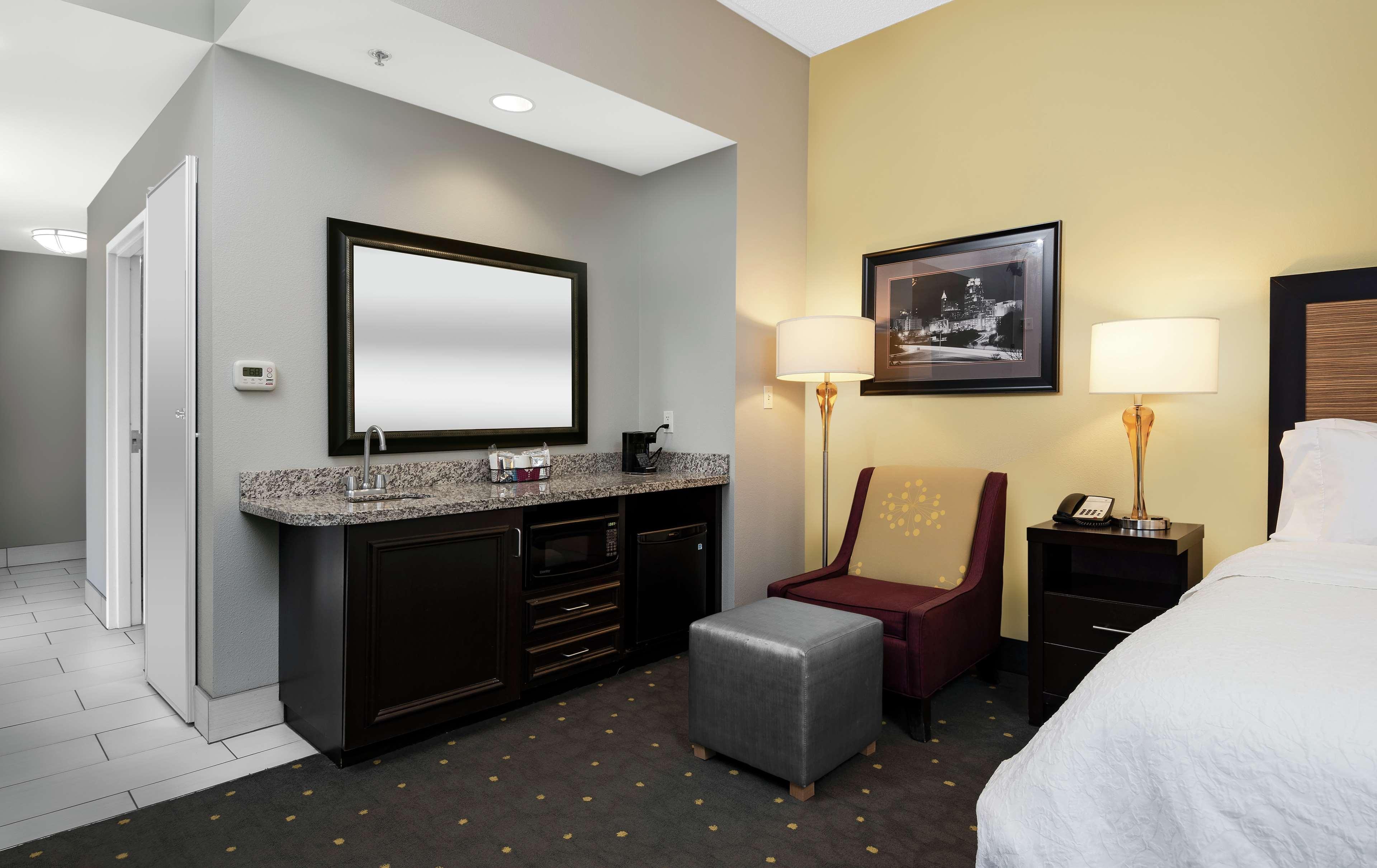 Hampton Inn & Suites - Raleigh Downtown Dış mekan fotoğraf