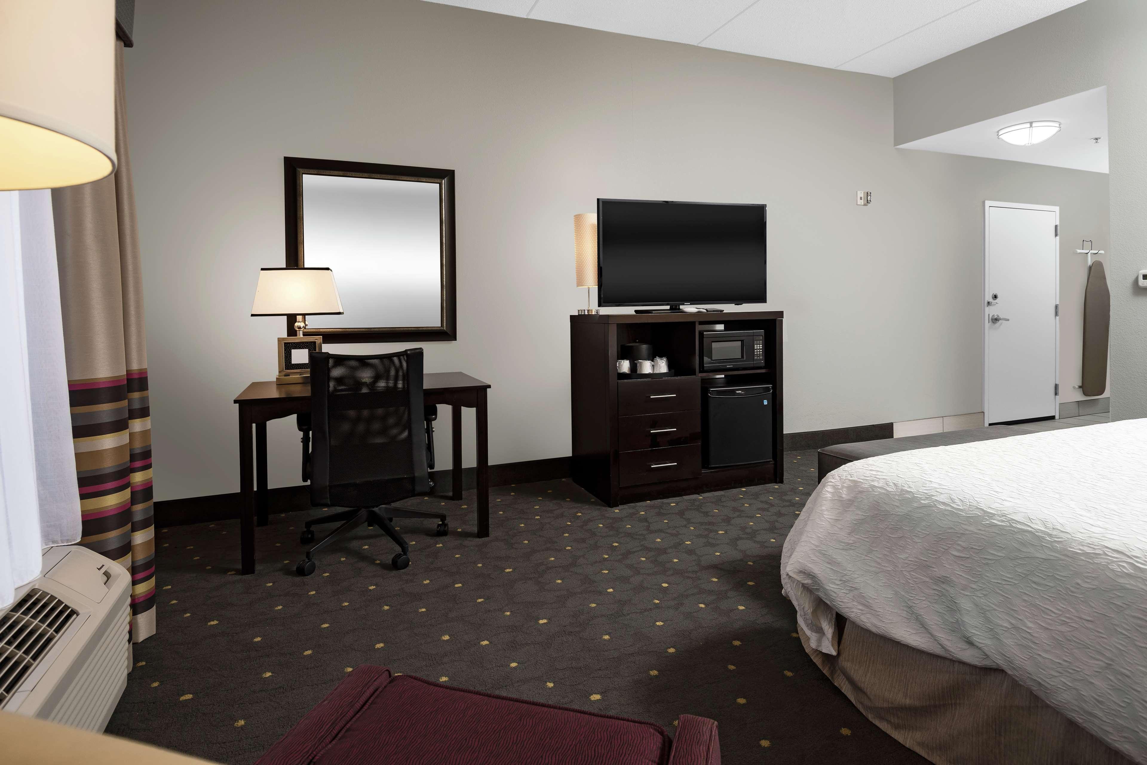 Hampton Inn & Suites - Raleigh Downtown Dış mekan fotoğraf