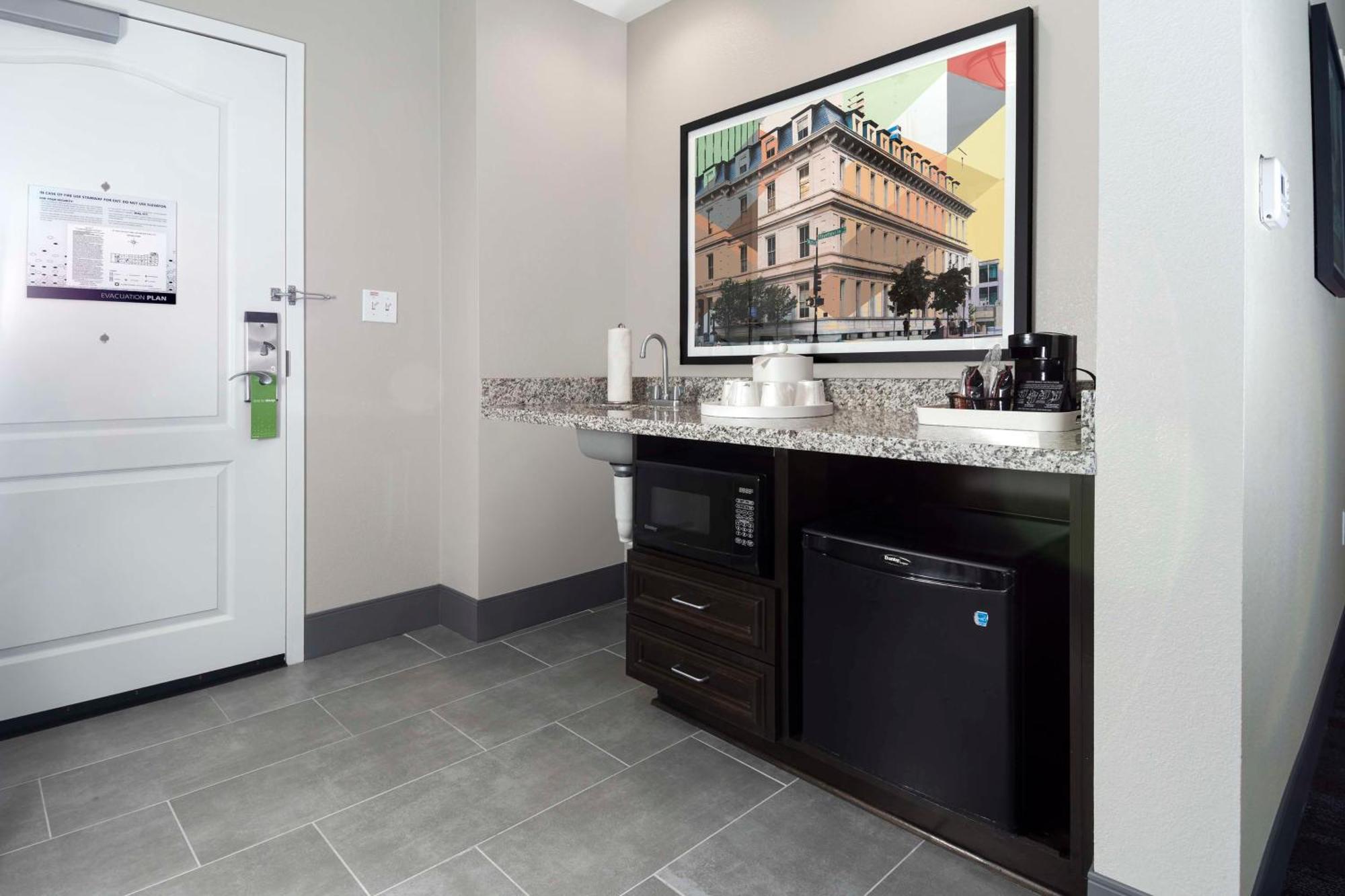 Hampton Inn & Suites - Raleigh Downtown Dış mekan fotoğraf