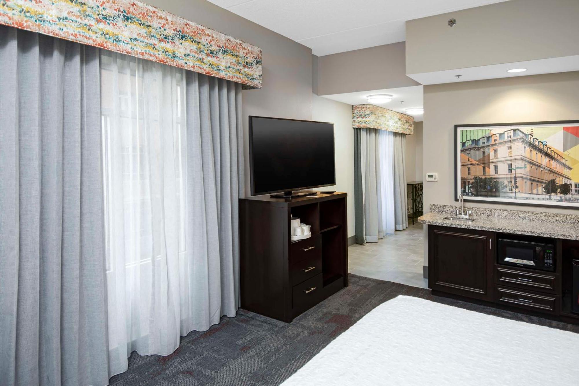 Hampton Inn & Suites - Raleigh Downtown Dış mekan fotoğraf