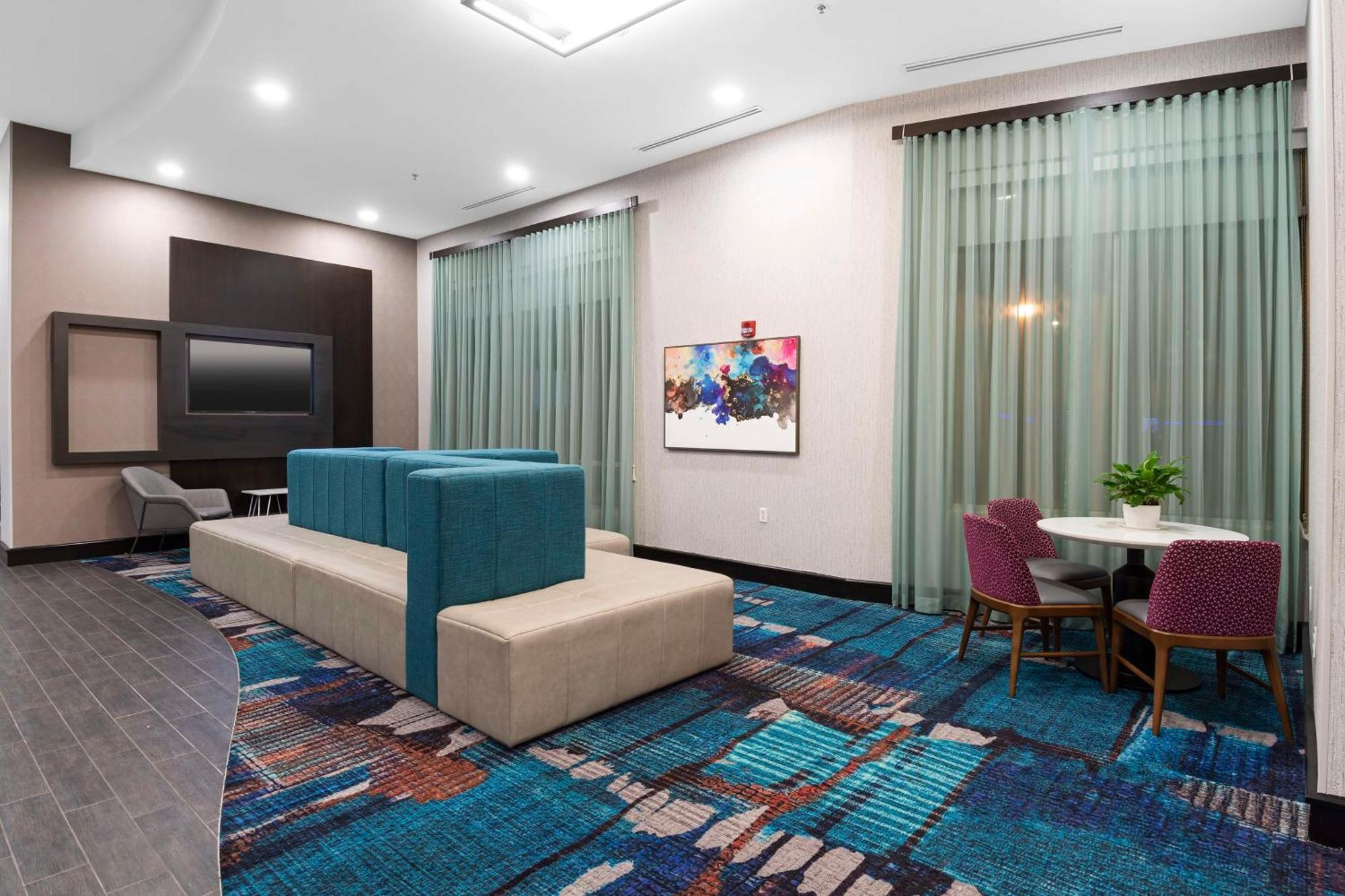 Hampton Inn & Suites - Raleigh Downtown Dış mekan fotoğraf