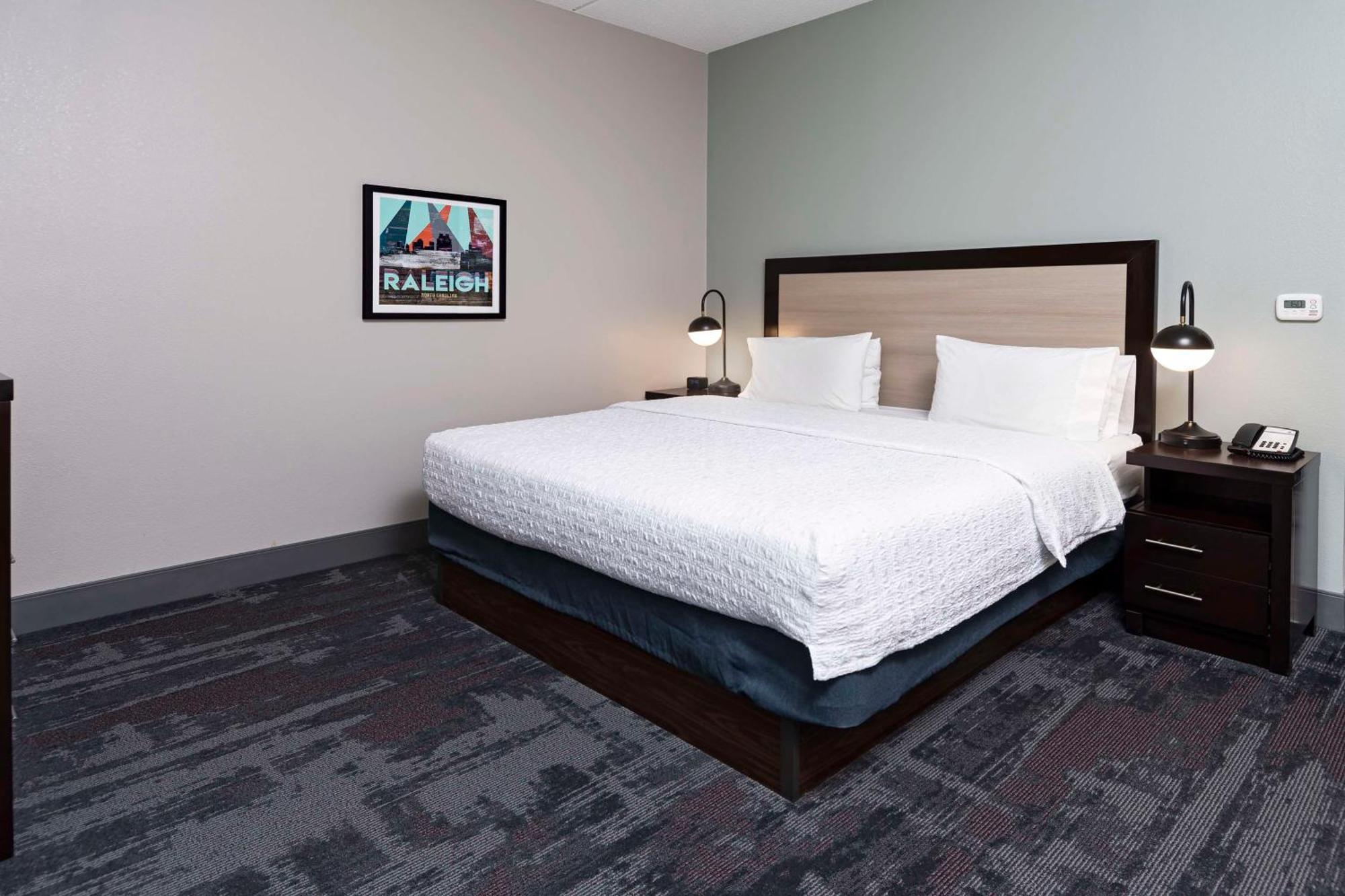 Hampton Inn & Suites - Raleigh Downtown Dış mekan fotoğraf